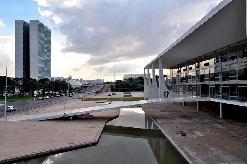 Leia mais sobre o artigo Bolsonaro veta uso do Fust na universalização da banda larga em escolas