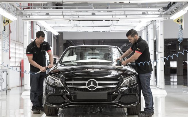 Leia mais sobre o artigo Mercedes fecha fábrica e encerra produção de automóveis no Brasil