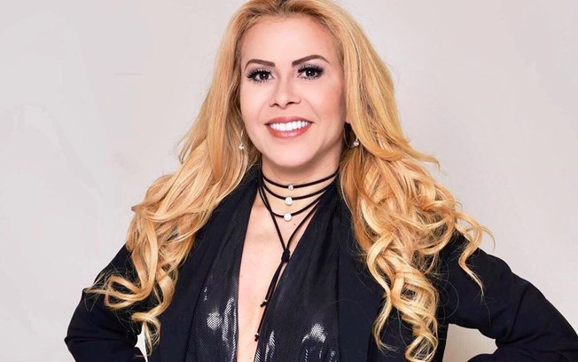 Leia mais sobre o artigo Joelma diz que ainda sofre com sequelas da Covid-19: ‘Inchada’