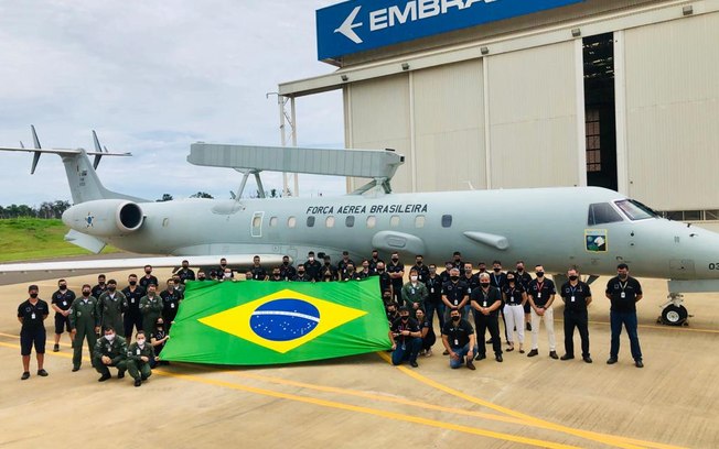 Leia mais sobre o artigo Embraer entrega o segundo E-99 modernizado à FAB