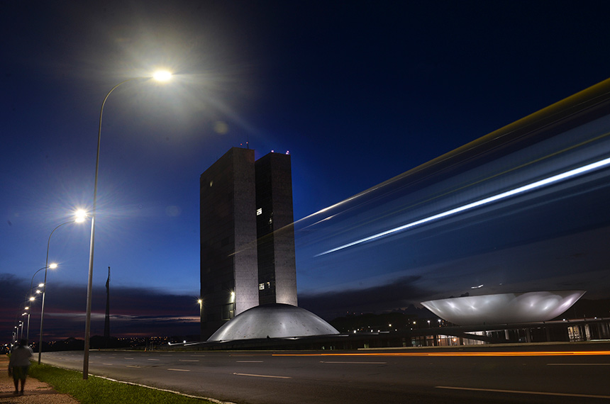 Leia mais sobre o artigo Senadores desejam boas festas e recomendam cuidados contra covid-19