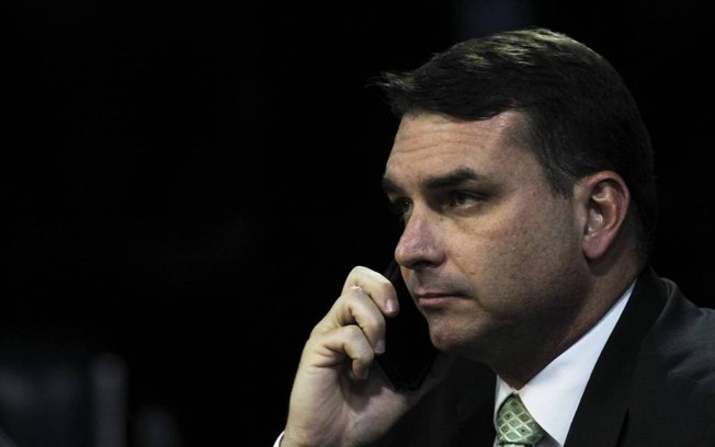 Leia mais sobre o artigo Ação da Abin em prol de Flávio Bolsonaro pode ser provada com quebra de sigilo