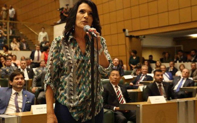 Leia mais sobre o artigo Parente de Bolsonaro é expulsa do PSL por infidelidade partidária: entenda