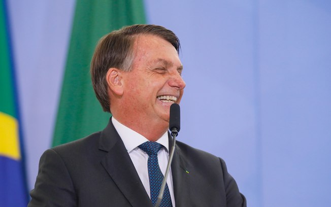 Leia mais sobre o artigo Bolsonaro causa aglomeração e afirma ter tido “a melhor vacina: o vírus”