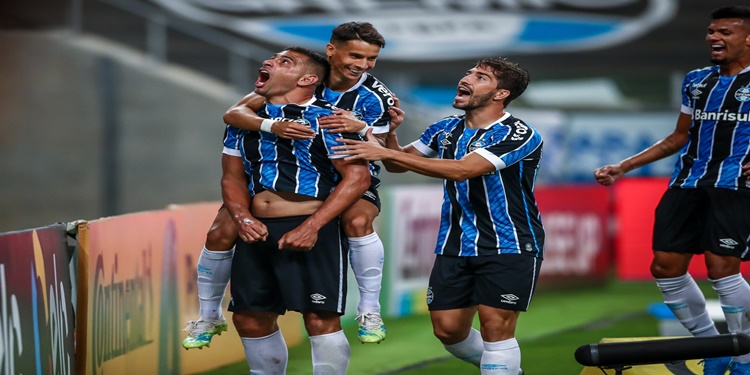 Leia mais sobre o artigo Grêmio vence o São Paulo e constrói vantagem para o jogo de volta