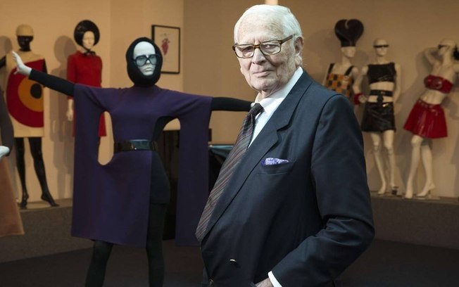 Leia mais sobre o artigo O estilista francês Pierre Cardin falece aos 98, em Paris