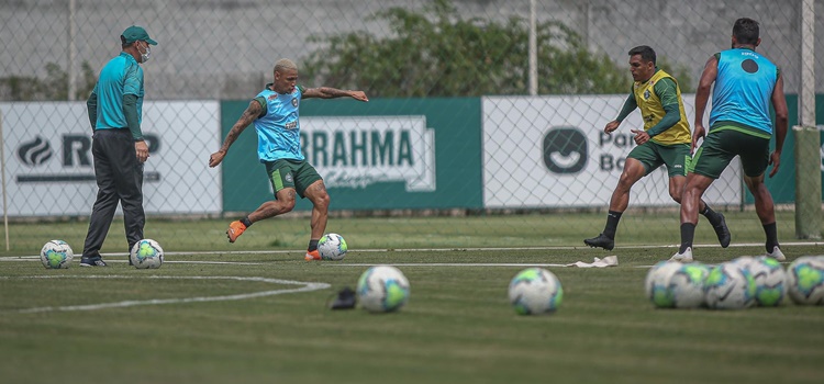 Leia mais sobre o artigo Coritiba treina em dois períodos no CT da Graciosa