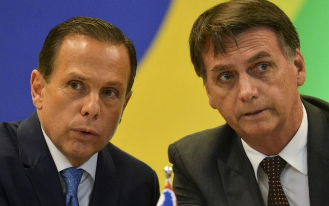 Leia mais sobre o artigo De férias no litoral paulista, Bolsonaro critica viagem de Doria a Miami