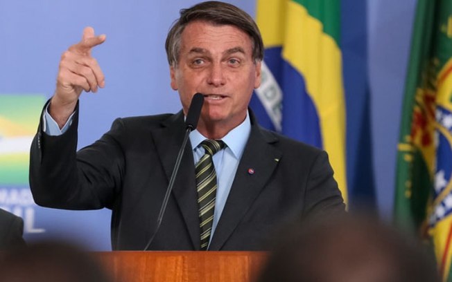 Leia mais sobre o artigo Bolsonaro decreta salário mínimo de R$ 1100 para 2021