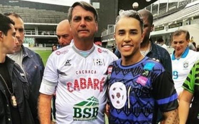 Leia mais sobre o artigo Bolsonaro tira foto com empresário acusado de lavar dinheiro para André do Rap