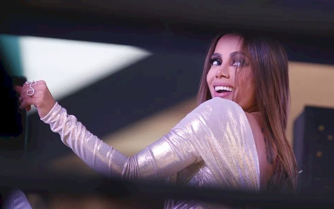 Leia mais sobre o artigo Anitta é descoberta por fã em hotel em Nova York