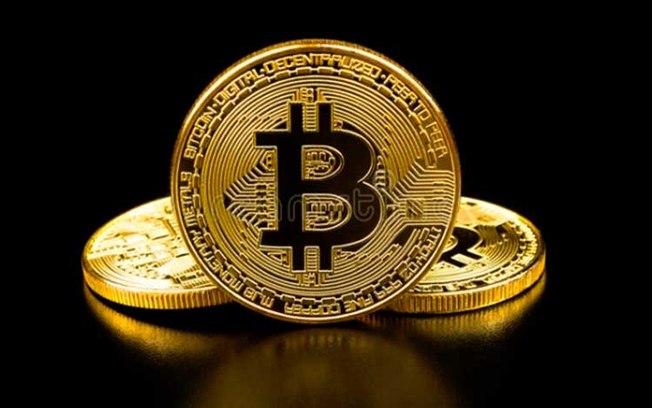 Leia mais sobre o artigo Após atingir marca de US$ 34 mil, Bitcoin abre o ano em queda