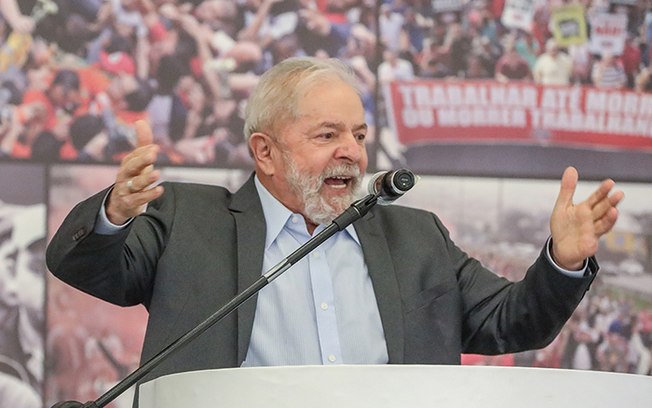 Leia mais sobre o artigo Lula lembra investimento de R$ 4 bi da Ford no Brasil e ironiza: “outra década”