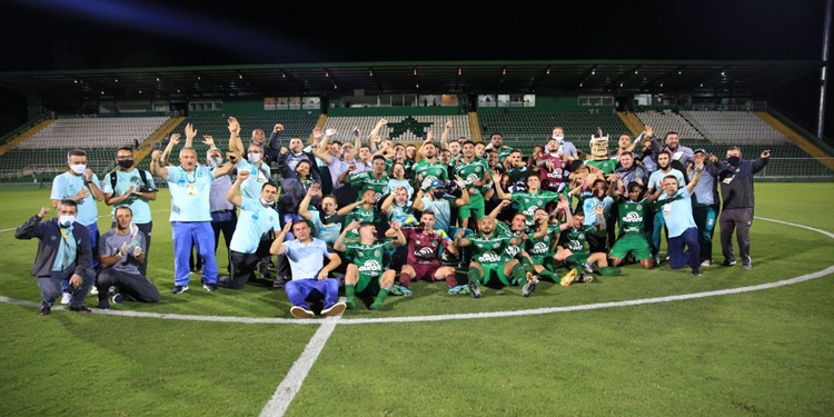 Leia mais sobre o artigo Chapecoense faz história e confirma retorno à Série A do Campeonato Brasileiro