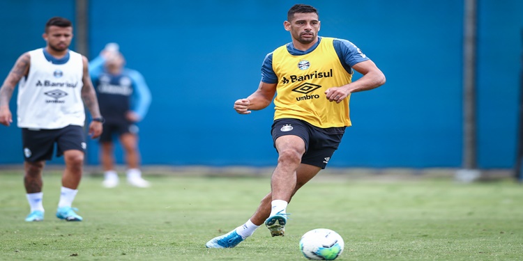 Leia mais sobre o artigo Grêmio divide treino em trabalhos físicos, técnicos e táticos