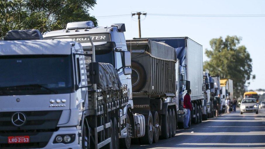 Leia mais sobre o artigo Greve dos caminhoneiros de 2021 pode ser maior do que a de 2018, segundo ANTB