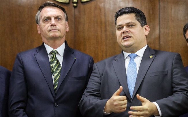 Leia mais sobre o artigo À convite de Bolsonaro, Alcolumbre pode assumir ministério no governo