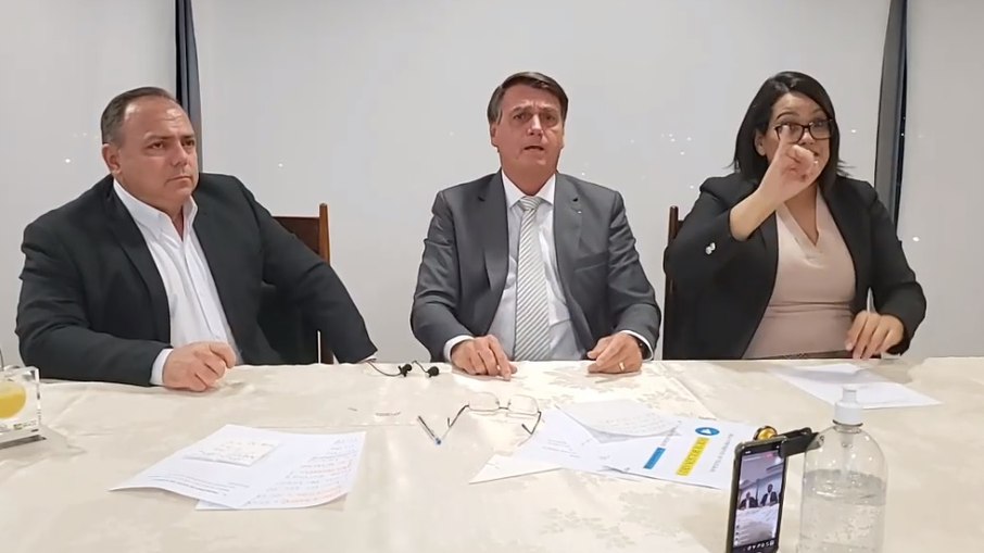 Leia mais sobre o artigo “Impeachment é questão politiqueira”, diz Bolsonaro sobre ser afastado do cargo