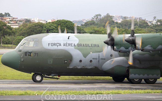 Leia mais sobre o artigo Manaus recebe cilindros de oxigênio transportados pela Força Aérea