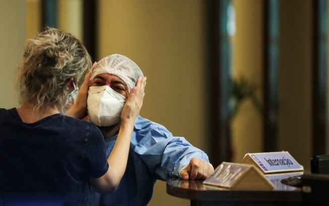 Leia mais sobre o artigo Sem oxigênio, pacientes dependem de ventilação manual em Manaus