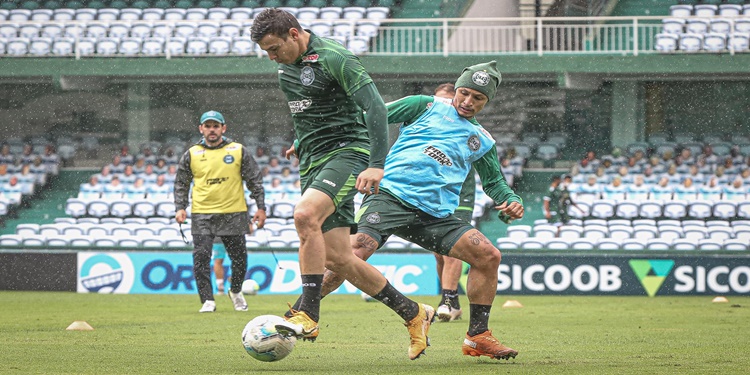 Leia mais sobre o artigo Coritiba finaliza os trabalhos para encarar o Fluminense com 23 atletas relacionados