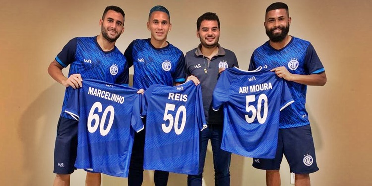 Leia mais sobre o artigo Três jogadores do Confiança recebem homenagens da diretoria do clube