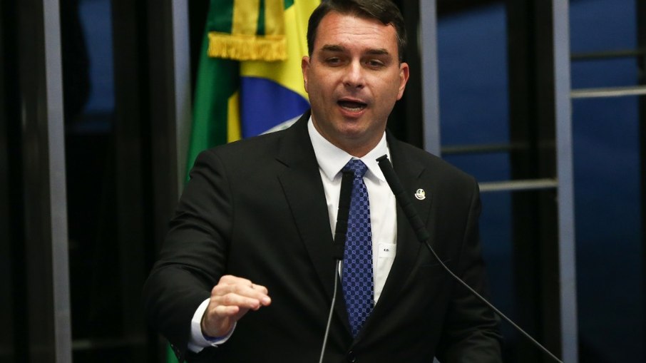 Leia mais sobre o artigo Filho de Bolsonaro avisa que não vai se vacinar contra Covid-19 e divide a web