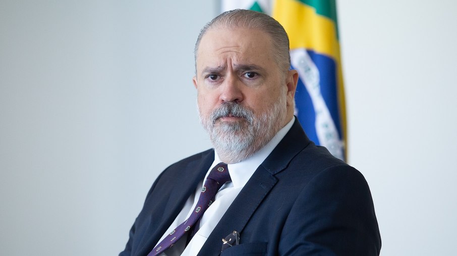 Leia mais sobre o artigo Pressionado para cobrar governo na pandemia, Aras se reúne com Pazuello