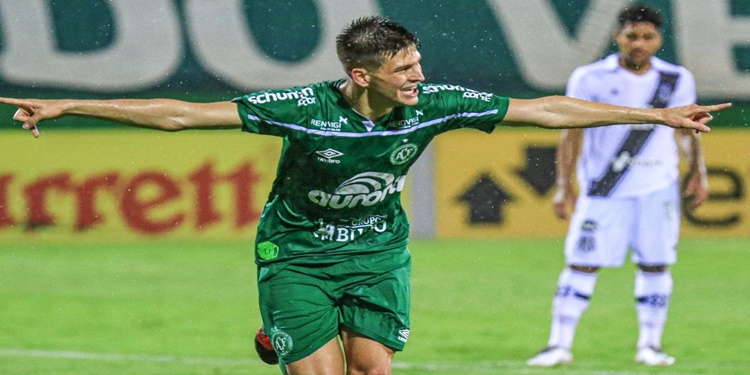 Leia mais sobre o artigo Em jogo repleto de emoções, Chapecoense vence e reassume a liderança da Série B