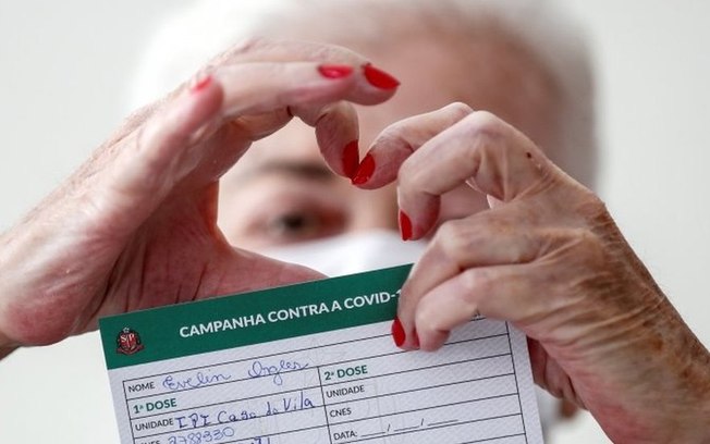 Leia mais sobre o artigo Mesmo com novos lotes, Brasil tem doses para vacinar só 40% de prioritários