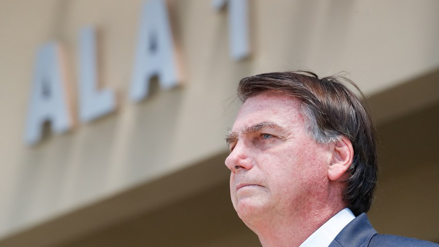 Leia mais sobre o artigo Bolsonaro afirma que CoronaVac “não está comprovada cientificamente”