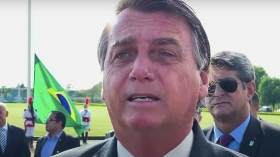 Leia mais sobre o artigo Auxílio vai voltar? Para Bolsonaro, só com PEC Emergencial; entenda