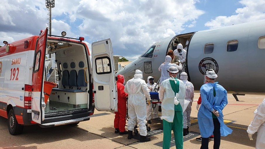 Leia mais sobre o artigo Pacientes com Covid-19 são transferidos de Rondônia para Curitiba