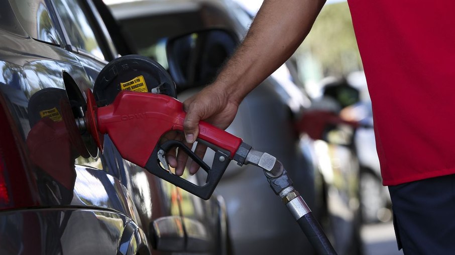 Leia mais sobre o artigo Gasolina e Diesel ficam 5% mais caros a partir de amanhã, anuncia Petrobras