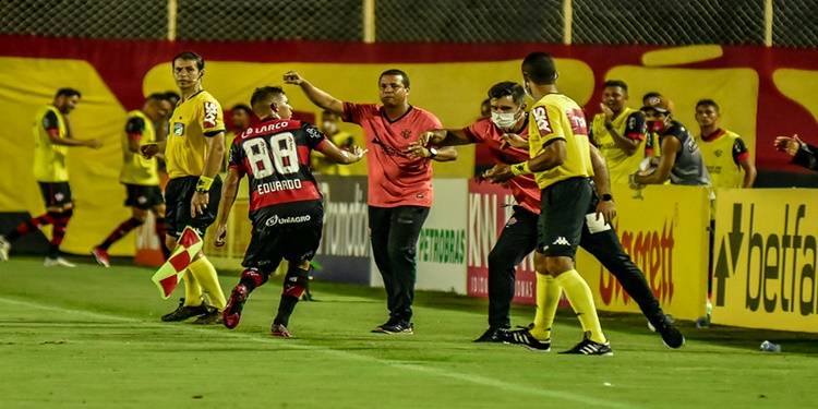 Leia mais sobre o artigo Vitória garante permanência na Série B, após derrotar o Botafogo – SP