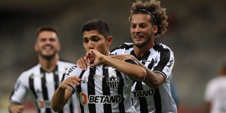 Leia mais sobre o artigo Galo sobe na tabela após derrotar o Santos com dois gols de Savarino