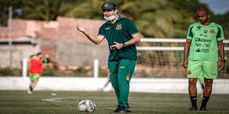 Leia mais sobre o artigo Condé prepara equipe do Sampaio Corrêa para último jogo da temporada 2020