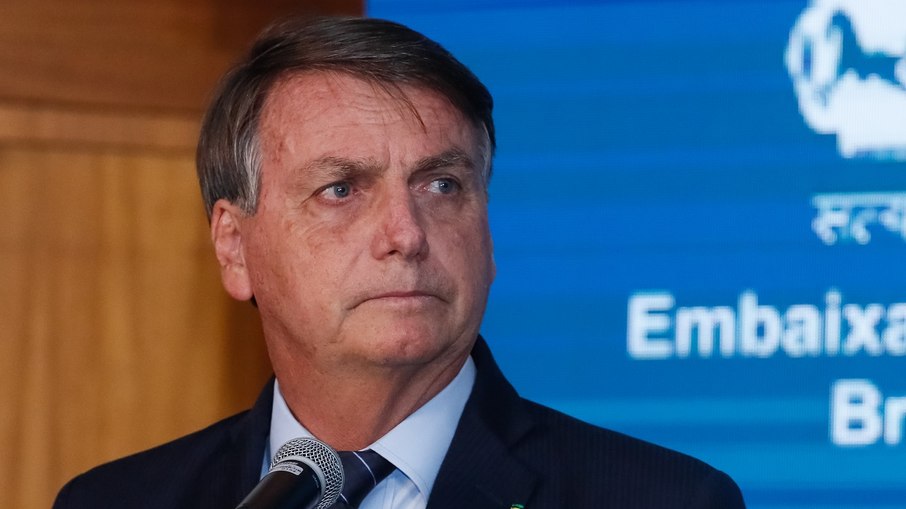 Leia mais sobre o artigo Bolsonaro rebate ‘caso leite condensado’ e ataca imprensa: “vai para PQP”