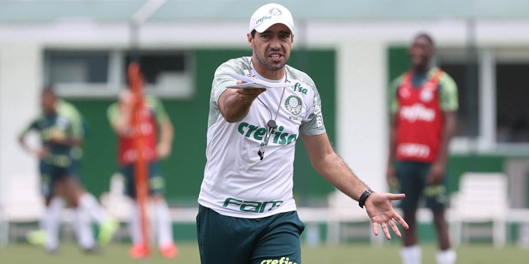 Leia mais sobre o artigo Focado na final, Abel comanda treino tático antes da viagem