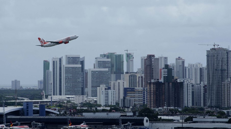 Leia mais sobre o artigo Colômbia suspende voos com Brasil por nova variante da Covid-19