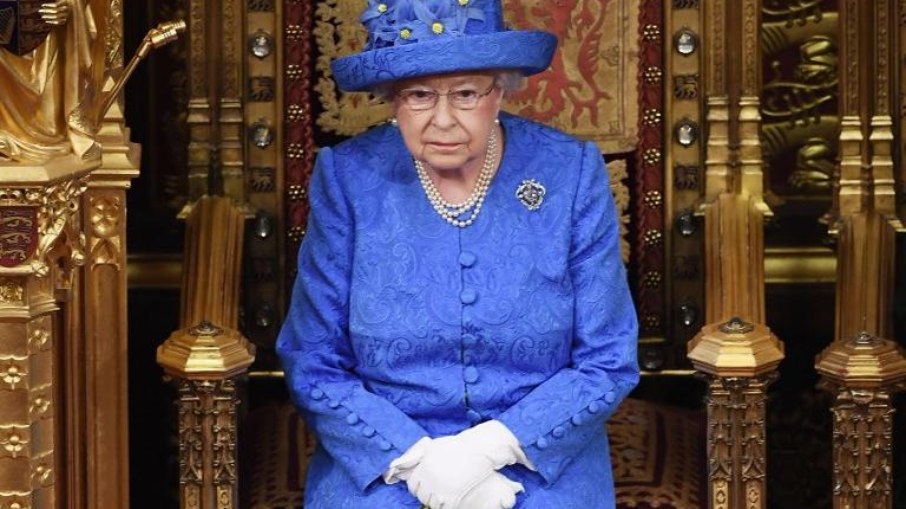 Leia mais sobre o artigo Rainha Elizabeth II oferece R$ 200 mil para vaga de social media