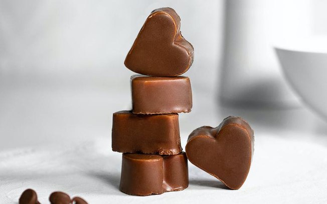 Leia mais sobre o artigo Simpatias com chocolate para um romance doce e feliz