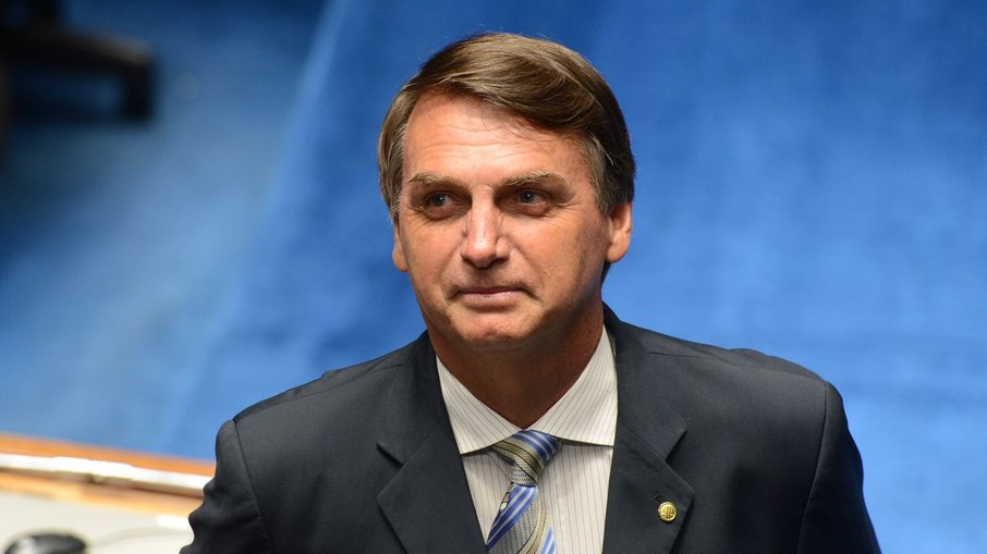 Leia mais sobre o artigo Bolsonaro admite recriar ministérios se “tiver clima” e aliados no Congresso