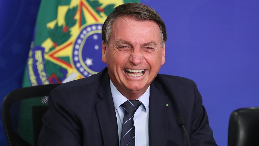 Leia mais sobre o artigo “É fique em casa para uns, Miami e Maracanã para outros”, diz Bolsonaro