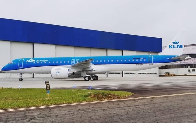 Leia mais sobre o artigo Primeiro Embraer 195-E2 da KLM é visto em São José dos Campos