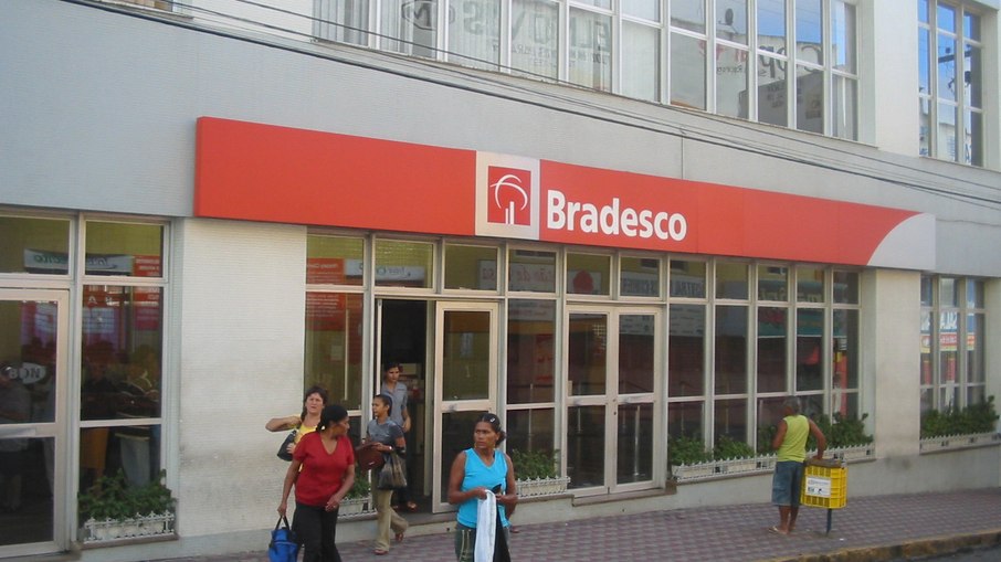 Leia mais sobre o artigo Bradesco fechou 24% das agências e demitiu 7,7 mil funcionários em 2020