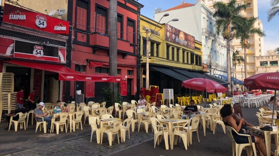 Leia mais sobre o artigo Na fase vermelha, Bauru aprova lei que torna bares serviços essenciais