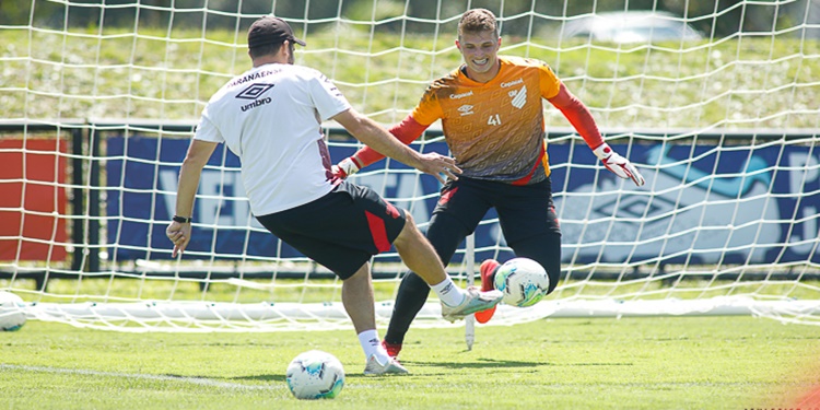 Leia mais sobre o artigo Athletico PR retoma os treinos visando jogo contra o Corinthians