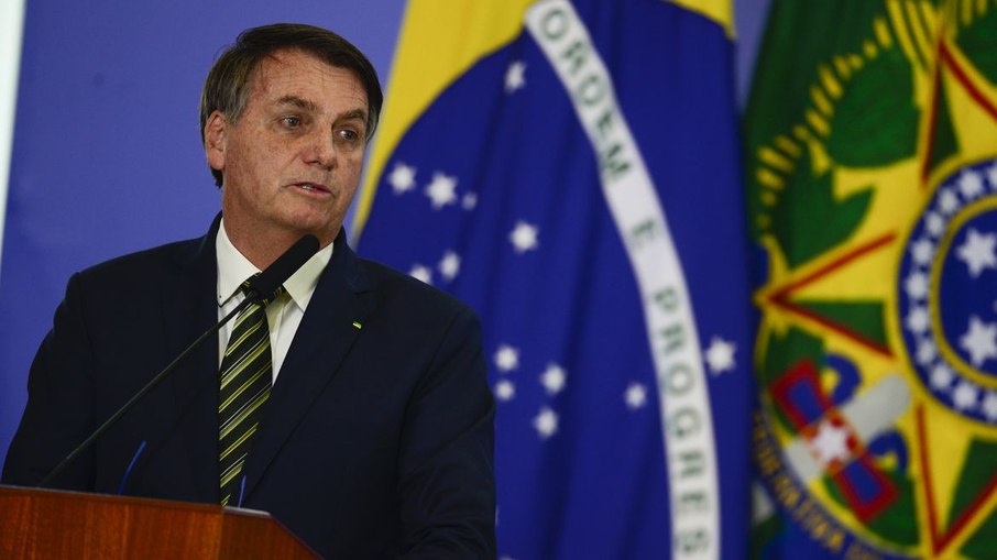 Leia mais sobre o artigo Sentado ao lado de Mourão, Bolsonaro não cita nome do vice em evento; veja