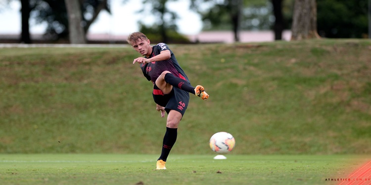 Leia mais sobre o artigo Athletico finaliza treinos e embarca para São Paulo com 23 jogadores